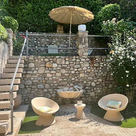 Garden Castle Desenzano デセンツァーノ・デル・ガルダ
