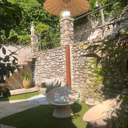 Garden Castle Desenzano アパート *
