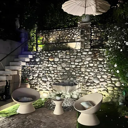 Garden Castle Desenzano デセンツァーノ・デル・ガルダ